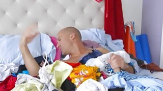 Lớn rồi nhưng vẫn được mẹ cho bú ti