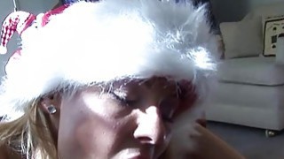 Cô bác sĩ xinh đẹp tận tình