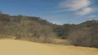 Anh Da Diao thấy người hầu của mình bị kẹt nên đã đến giúp đỡ