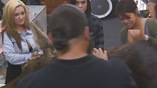 Cô gái nóng bỏng có 160.000 người theo dõi bị chơi xấu... [Phần 2]