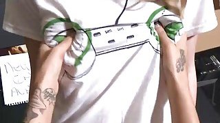 Má kế trừng phạt cô con gái riêng ham chơi bỏ học đại học