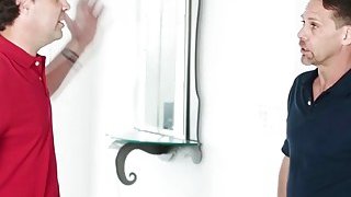 "anh có muốn quan hệ em không?"