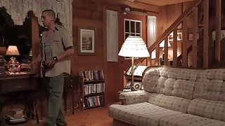 Bố dượng biến thái bắt con gái riêng của vợ yêu Nắc mỗi ngày