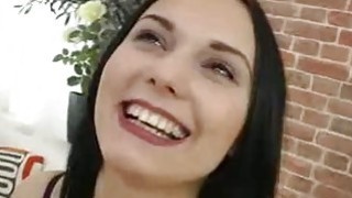 Để chăm sóc chú bò nhỏ đang ngày càng không hài lòng...