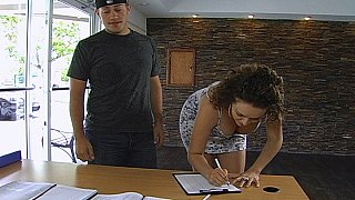 Hai em em học sinh nhút nhát bị bắt nạt nhờ thầy chủ nhiệm giúp nào ngờ…