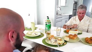 Xem cận cảnh con cặc ra vào lỗ của con đĩ mặc tất đen