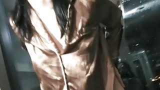 Em có muốn thử bú ti hai chị không