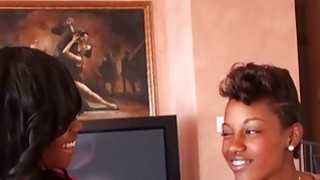 3 má con nhà họ “nứng”