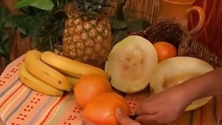 Con cu làm mờ con mắt khi thấy cô bạn thân quá nuột