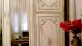 Chị họ thích nude ở nhà bất chấp có cậu em họ đang sống chung