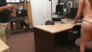 Anh trai trộm nhìn quần lót em kế đang ngủ bị phát hiện và cái kết