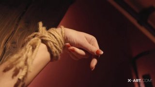 Nữ học sinh năm nhất ở quê mới lên thành phố bị đám bạn học thuốc mê