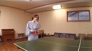 Massage chân đeo ngực lớn cho phụ nữ trẻ