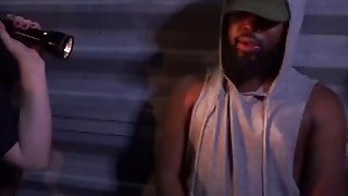 Người bạn thân chia sẻ người vợ Kendra Spade đang buồn chán và hư hỏng với một anh chàng da đen