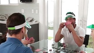 ông chồng sắp phá sản, cô vợ đi làm thư ký để trả nợ