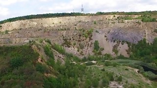 Người hàng xóm của tôi đã quan hệ với tôi qua đường hậu môn khi tôi đang đợi chồng tôi đi làm về