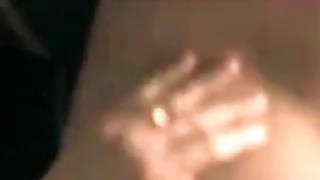 Ông chồng phát hiện bà xã đi đêm với khách hàng để công việc thuận lợi hơn