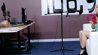 Nhét cặc vào lồn em lần cuối rồi em đi lấy chồng