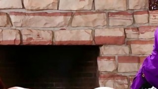 Gạ địt em bồi bàn xinh đẹp đi làm xa chồng