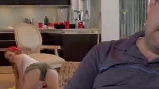 Một phụ nữ cuồng dâm bị phát hiện loạn luân với bố chồng tại Cape ~ Ngay sau khi chồng rời đi, Wenwen đã bị bố chồng cưỡng hiếp...