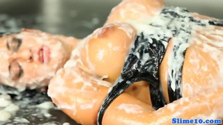 Bố già chuốc thuốc kích dục người tình của con trai khi thấy em ấy quá ngon