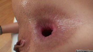 Chị kế dùng chuối thằng em để quay video trả đủa bạn trai