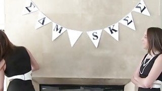 Siêu phẩm ghệ tỏ tình với anh trai và chuyện vụng trộm trong những ngày mưa