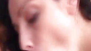 Nữ hoàng mới quyến rũ với đôi môi đỏ rực! Tất đen và đôi chân đẹp thủ dâm! Nâng quần áo xuống, nhào nặn ngực và nâng mông to béo lên