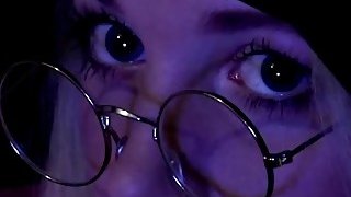 đi làm tóc cùng cô vợ, lén nện nữ nhân viên