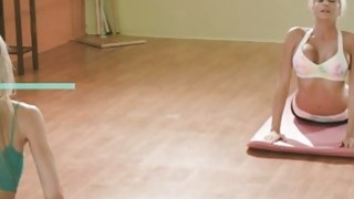 [Skinny Tanhua Fantasy Hall] Nữ sinh 19 tuổi ngực khủng, vừa cười vừa chơi vừa cởi đồ, bị cưỡng bức dữ dội và xuất tinh trên bụng, cảm giác thật tuyệt!