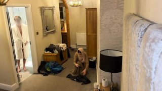 Khám phá bên trong cơ thể của bạn gái trẻ, ngây thơ