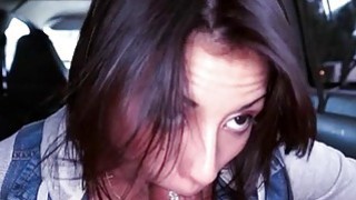 Cháu gái ăn mặc hở hang bị chú ruột địt phồng lồn