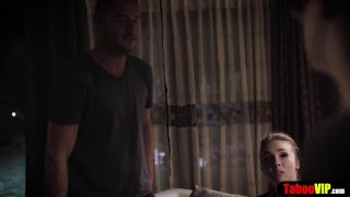 Chị kế: “Có thật là hai người đang làm chuyện này trong kỳ nghỉ của gia đình chúng tôi không?! Tôi không thể tin được” S2:12