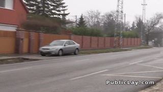 Tôi xoa ngực cô ấy, lắng nghe cô ấy hát, rồi tôi lột đồ cô ấy ra và bắt đầu quan hệ tình dục với cô ấy…