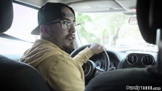 Cháu trai ngượng ngùng khi bị dì phát hiện trộm quần lót thủ dâm