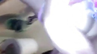 Một anh chàng đẹp trai đã hẹn gặp một nữ sinh viên xinh đẹp đến từ trường Đại học Tài chính Kinh tế vào kỳ nghỉ hè. Anh ấy gặp cô ấy trên mạng, đăng ký vào khách sạn rồi ôm cô ấy và quan hệ tình dục với cô ấy.