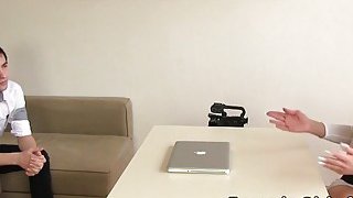 Bố chồng yêu thấy người yêu của con trai muốn có thai nhưng con trai ông quá yếu nên đã…