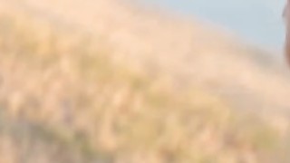 Anh đừng nhấp nữa chị em nghe thấy đó