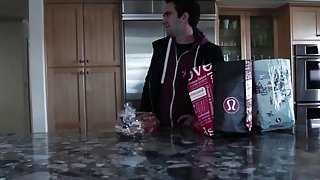 Cưỡng dâm em hàng xóm dáng ngon bím se khít