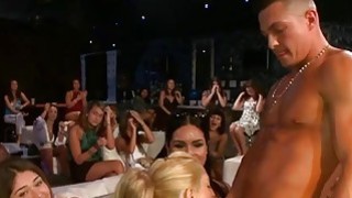 Hai cô con gái riêng của bà xã và ông bố dượng khoái nhất đời