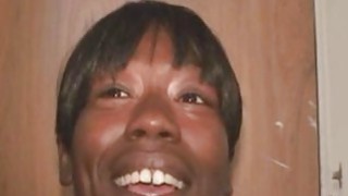 Cô gái từng bị ông chú quấy rối tình dục khi còn bé, giờ lớn lên lại tìm đến ông ấy