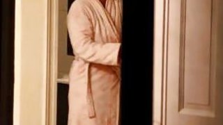 Ngày 13 tháng 7 năm 2023_Chú thỏ nhỏ đang chơi với quả bóng