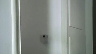 Nữ y tá lành nghề giúp bệnh nhân xuất tinh