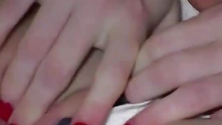 Gã chồng nấp dưới gầm giường nghe tiếng cô vợ... rên với thằng khác