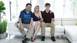 HMN-170,HMN-170 Mặt khuất của sếp nữ mà chỉ mình tôi biết. Sau khi tôi phát hiện ra nghề tay trái của cô ấy là nữ hoàng SM, tôi đã được đào tạo đặc biệt để trở thành một kẻ khổ dâm, với các biện pháp hạn chế xuất tinh cho đến khi dương vật của tôi biến mất hoàn toàn. Sau một buổi hẹn hò trêu chọc, tôi đã được thưởng một chiếc bánh kem. Phòng Kinh doanh Sumire Mizukawa Sumire