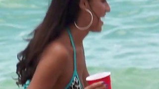 Nữ diễn viên khiêu dâm Đài Loan "ED Mosaic" Obi xinh đẹp đã bắt anh chàng bắn hai phát chỉ trong 5 phút. Con gà trống bị bóp khô và không thể chịu đựng được nữa nên nằm im...