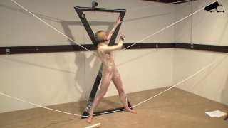 Câu chuyện lỡ tàu rồi lại ngủ nhờ nhà cô nhân viên nữ, rồi lại …xxx