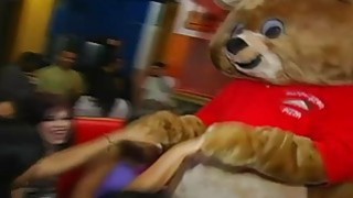 Em gái tóc hồng bú cặc rồi cho bạn trai địt đủ kiểu