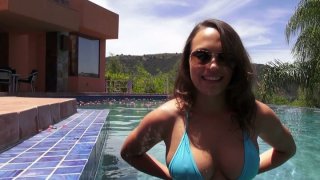 Cô vợ đi làm thanh toán tiền nợ giúp Ông chồng, gặp phải tên sếp háo sắc