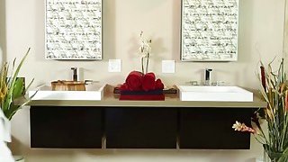 Em em học sinh gặp phải tên biến thái trên chuyến tàu điện cuối về nhà